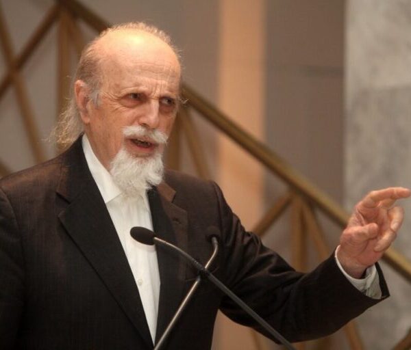 Θ. Τάσιος: Η κ. Λεπέν σφετερίζεται τη δημοκρατία όπως την εκμεταλλευόταν κάποτε ο Χίτλερ