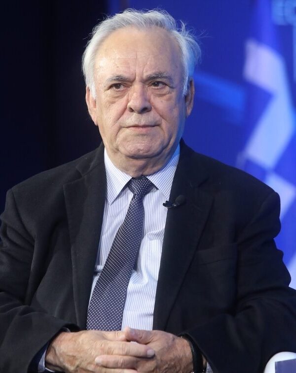 Γιάννης Δραγασάκης – Τι σηματοδοτεί η ανεξαρτητοποίησή του για τον ΣΥΡΙΖΑ και τον Αλέξη Τσίπρα