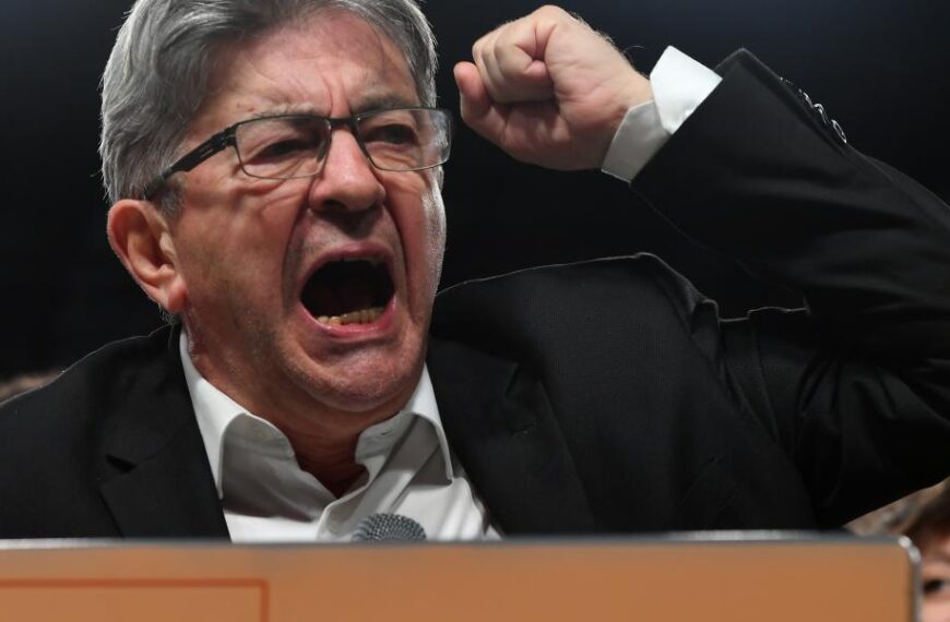 Μελανσόν μετά τα exit polls: Να παραιτηθεί ο πρωθυπουργός του Μακρόν