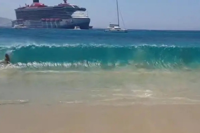 Μύκονος: Πλοίο προκάλεσε τσουνάμι σε παραλία – Δύο τραυματίες και υλικές ζημιές –&hellip;