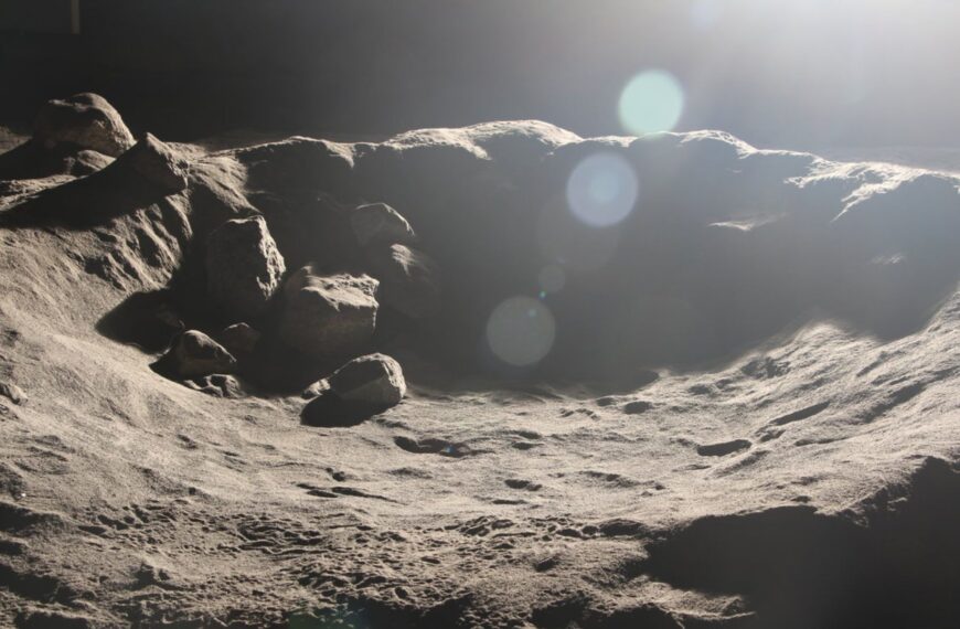 Εντοπίστηκε σπηλιά κάτω από την επιφάνεια της Σελήνης