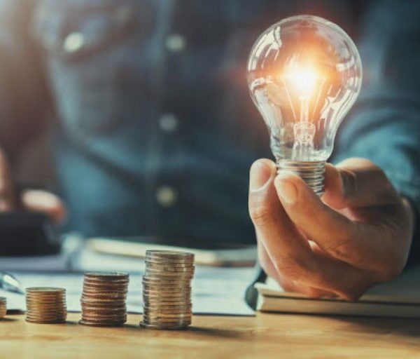 Εκτοξεύτηκε η η χονδρική τιμή ρεύματος – Έρχονται αυξήσεις στα τιμολόγια