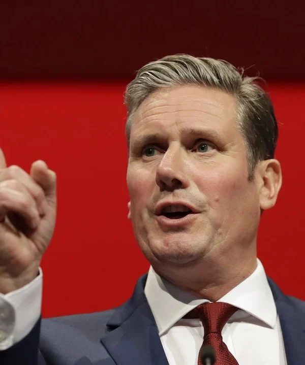 Μεγάλη Βρετανία: Οι Εργατικοί αναμένεται να εξασφαλίσουν τη μεγαλύτερη πλειοψηφία στη σύγχρονη ιστορία