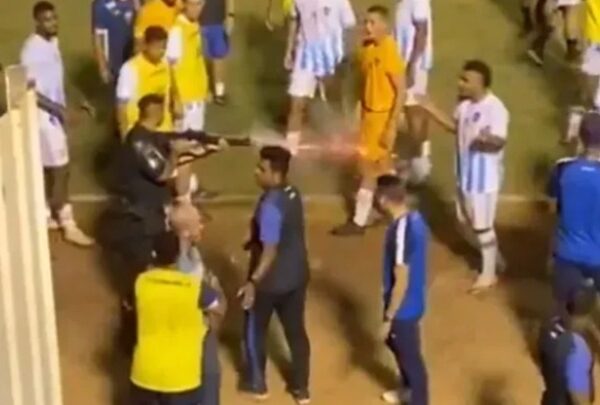 Σοκ στη Βραζιλία: Αστυνομικός πυροβόλησε τερματοφύλακα μέσα στο γήπεδο