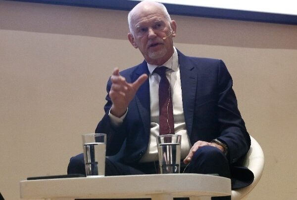 Ο Γ. Παπανδρέου υπογράφει την Επιστολή του Club de Madrid προς τους ηγέτες της G20