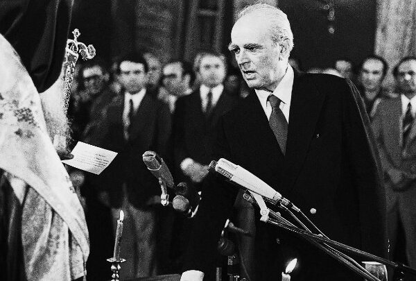 50 χρόνια από την επάνοδο της Δημοκρατίας-Φωτογραφική έκθεση του Αριστοτέλη Σαρρηκώστα