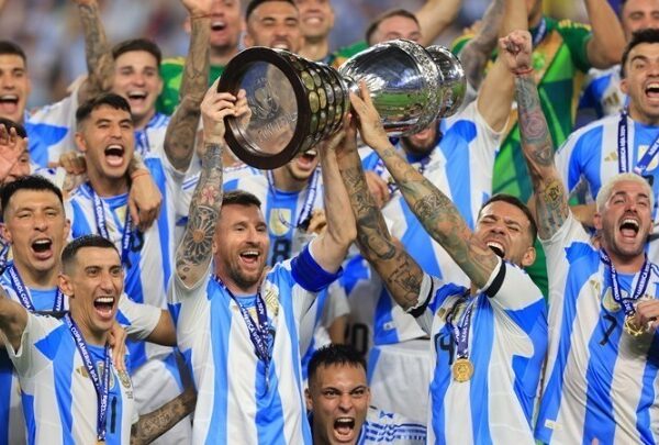 ESPN: Ο Μέσι κορυφαίος του 21ου αιώνα, μπροστά από τον Ρονάλντο