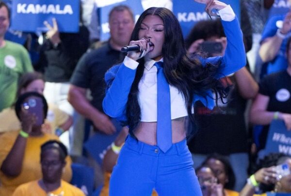 Η Megan Thee Stallion ερμήνευσε επιτυχίες της σε συγκέντρωση της Κάμαλα Χάρις