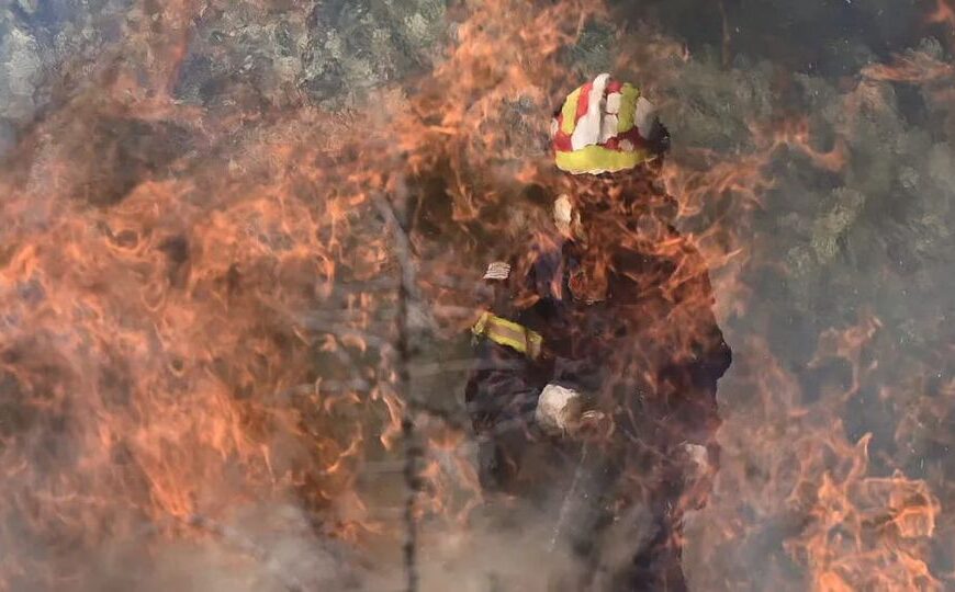 Μέσα στις φλόγες