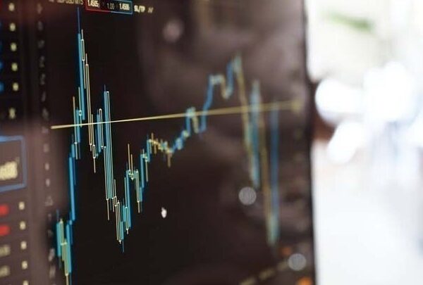 Ευρωπαϊκά χρηματιστήρια: Ανακάμπτουν οι μετοχές μετά το χθεσινό ξεπούλημα