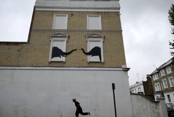 Τρίτο έργο του Banksy μέσα σε τρεις μέρες εμφανίστηκε στο Λονδίνο