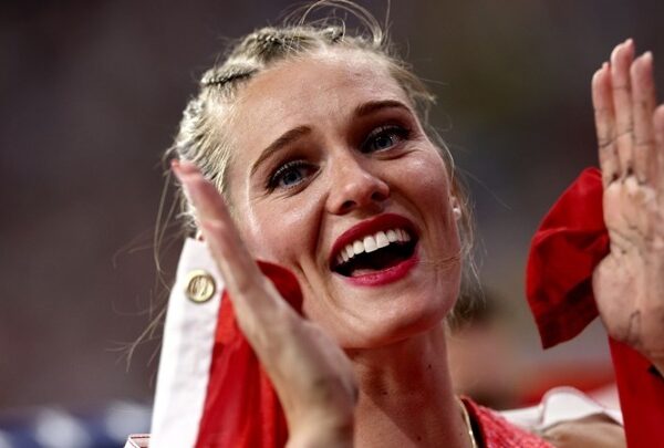 Αλίσα Νιούμαν: Η «χάλκινη» στο επί κοντώ που θριαμβεύει στο OnlyFans