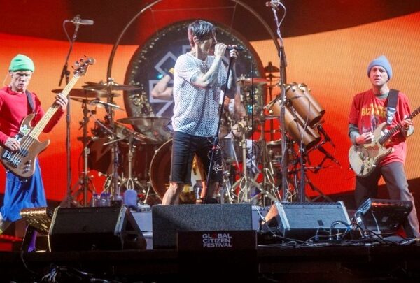 Οι Red Hot Chili Peppers, Snoop Dogg και Billie Eilish στην τελετή&hellip;