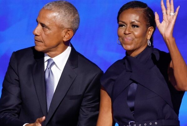 Μπαράκ και Μισέλ Ομπάμα: Οι ΗΠΑ είναι «έτοιμες για την Πρόεδρο Κάμαλα Χάρις»