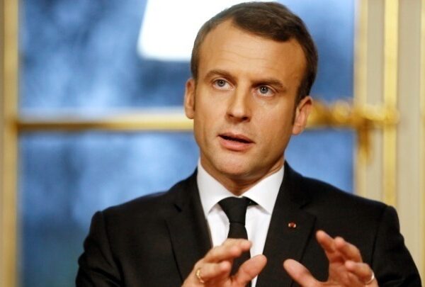 Ο Μακρόν θα συναντηθεί σήμερα με ηγέτες κομμάτων με στόχο να υπάρξει συμφωνία για έναν νέο πρωθυπουργό