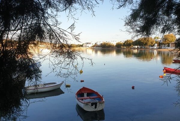 Τα νησιά των Κυκλάδων προβάλλει με σειρά δημοσιευμάτων η  Express