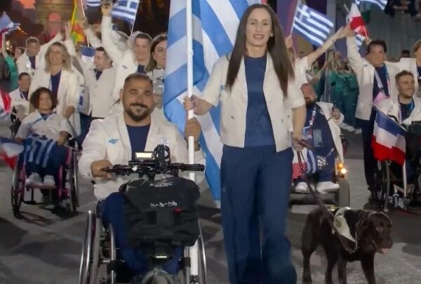 Παραολυμπιακοί Αγώνες: Παρέλασε η ελληνική αποστολή κατά την Τελετή Έναρξης στο Παρίσι