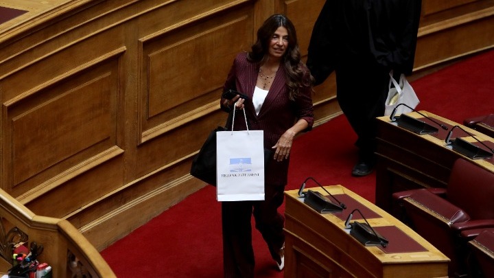 Ορκίστηκε βουλευτής του ΣΥΡΙΖΑ η Π. Τσαπανίδου – Διαγράφτηκε η Αθ. Λινού&hellip;