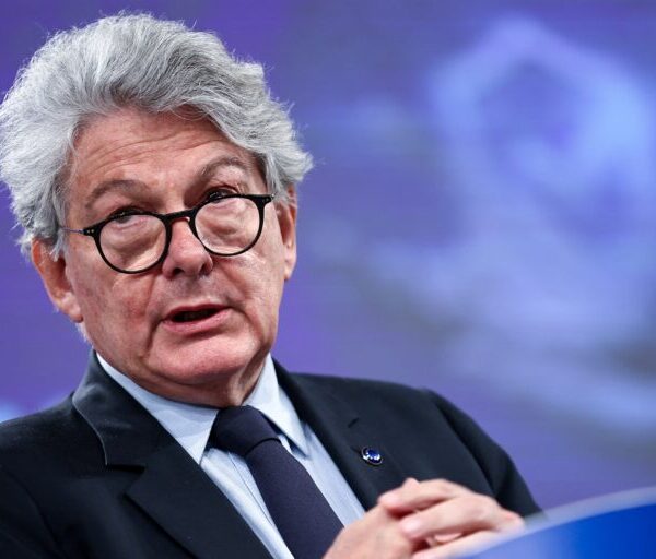 Κομισιόν: Αιφνιδιαστική παραίτηση του Τιερί Μπρετόν με επιστολή-κόλαφο στην Ούρσουλα φον ντερ Λάιεν