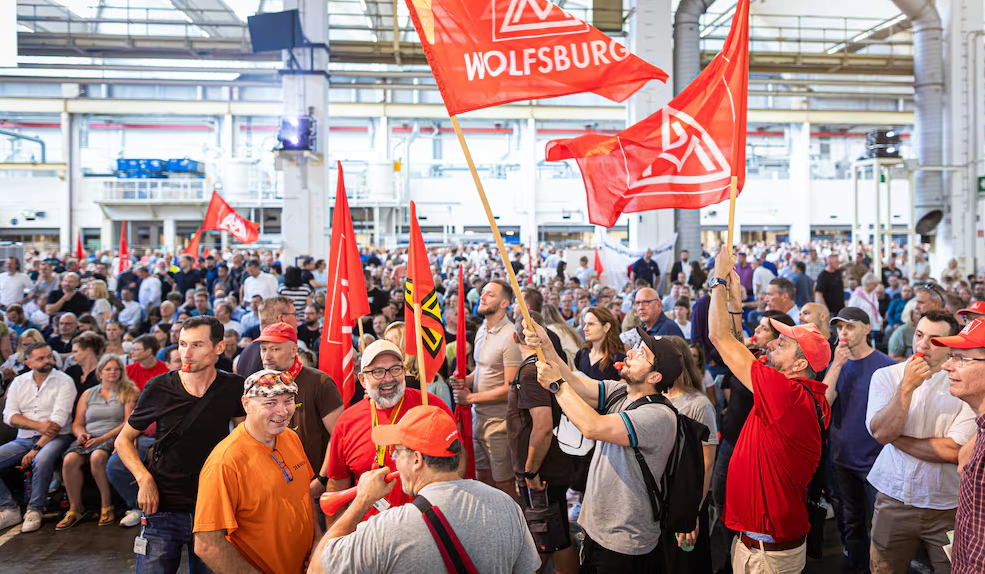 Volkswagen: Τέλος η συμφωνία «διασφάλισης θέσεων εργασίας» – Για «κήρυξη πολέμου» κάνουν λόγο&hellip;