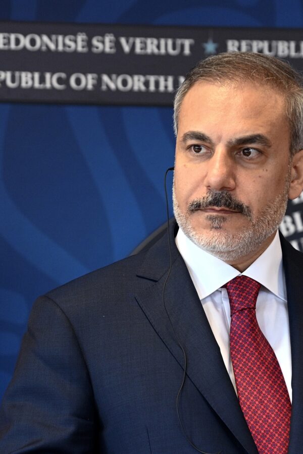 Μυστικές διαπραγματεύσεις Τουρκίας – Συρίας για θαλάσσια σύνορα: Επιστολή-βόμβα Φιντάν αποκαλύπτει συμφωνία ΑΟΖ