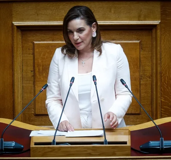 Δήλωση της Υπουργού Τουρισμού: «Περνάει κρίση ο γάμος μου»