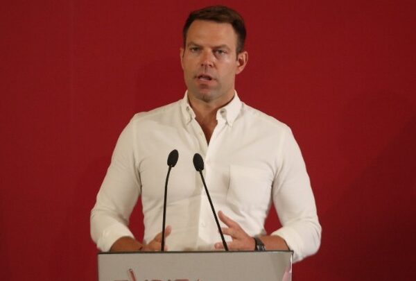 ΣΥΡΙΖΑ: Αντίστροφη μέτρηση για την πρόταση μομφής