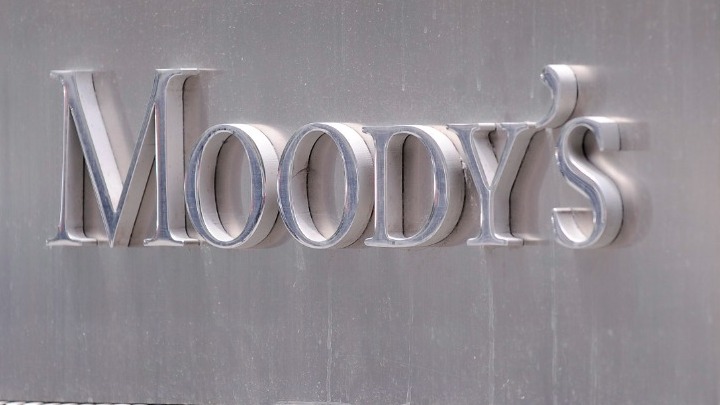 Moody’s: Δεν έδωσε επενδυτική βαθμίδα – Αναβάθμισε σε θετικές τις προοπτικές της ελληνικής&hellip;