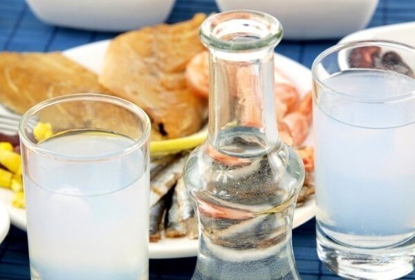 Ούζο: Ο απόλυτος πρωταγωνιστής στις εξαγωγές ελληνικών αλκοολούχων ποτών