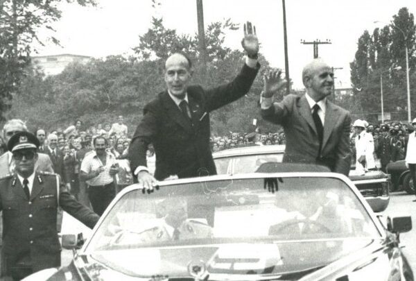 Σπάνιες εκδόσεις, πλούσιο αρχείο εφημερίδων και ιστορικές φωτογραφίες στη Βιβλιοθήκη της ΓΓ&hellip;