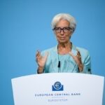 Αποφασισμένη να ολοκληρώσει τη θητεία της στην ΕΚΤ η Κριστίν Λαγκάρντ – Συζητήσεις με τον Σβαμπ για την ηγεσία του WEF