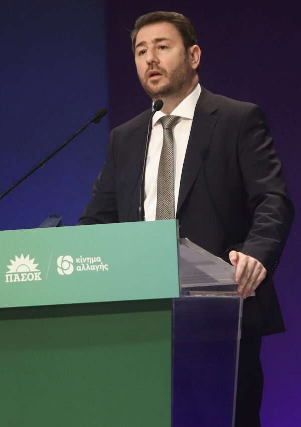 Το ΠΑΣΟΚ σε κύκλο …διασπάσεων (αλλά) με τον Ανδρουλάκη εσωκομματικά ισχυρό