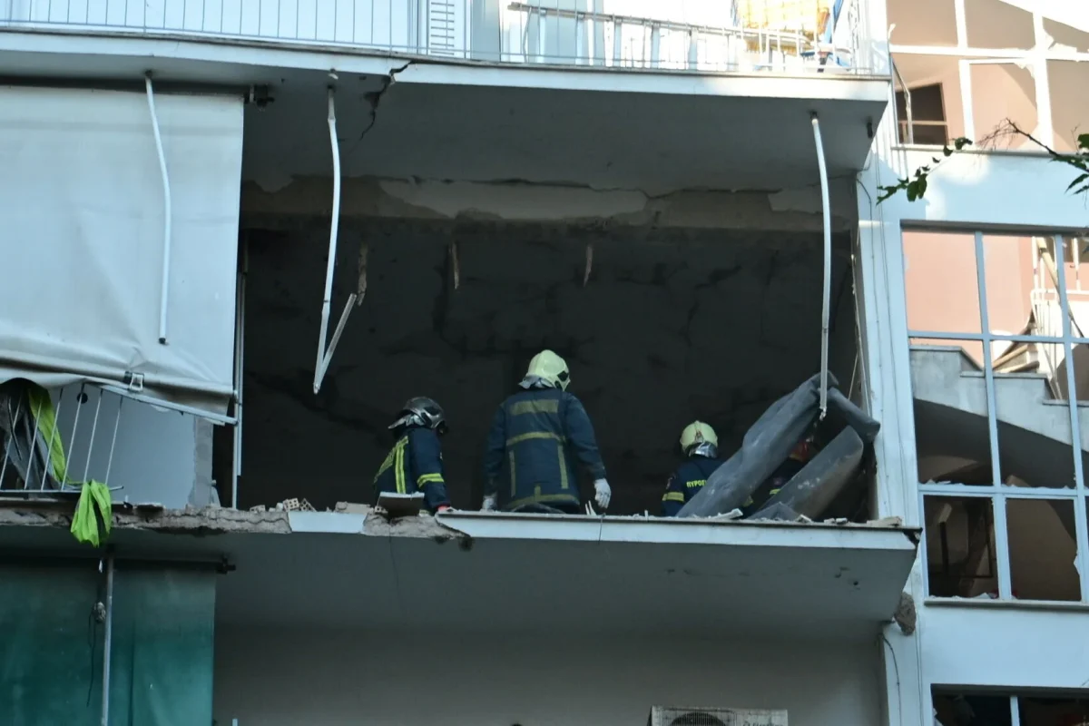 Έκρηξη στους Αμπελόκηπους: Εφτιαχναν βόμβα – Βρέθηκε όπλο