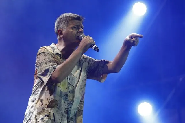 «Δεν θα κάνω πίσω και δεν θα ξεχάσω» – Το συγκλονιστικό τραγούδι του&hellip;