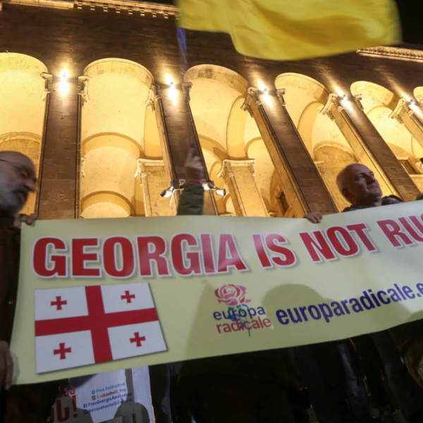 Γεωργία: Ημέρες “Άνοιξης” με χιλιάδες διαδηλωτές μπροστά από την έδρα του κοινοβουλίου&hellip;