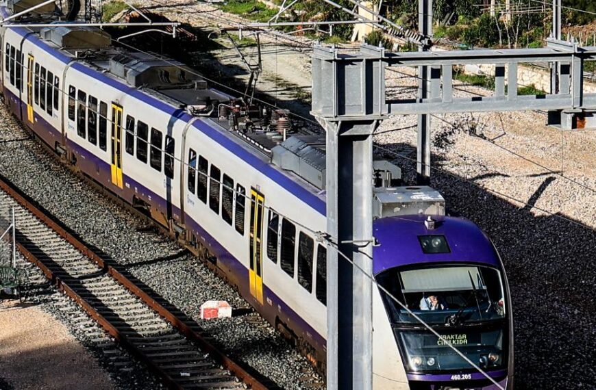 Παραλίγο τραγωδία: Συρμός του προαστιακού μπήκε στη γραμμή του μετρό