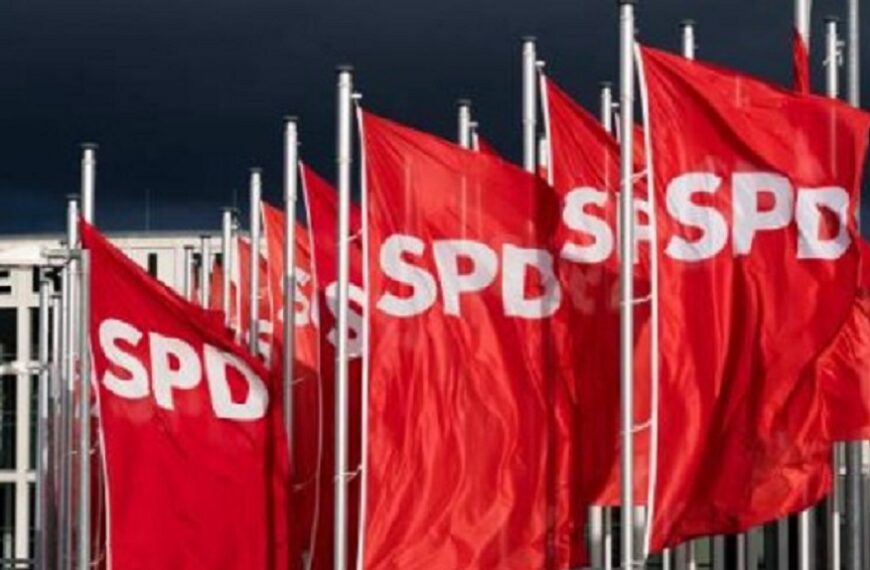 Το SPD βγάζει… φλας αριστερά ελπίζοντας στο θαύμα