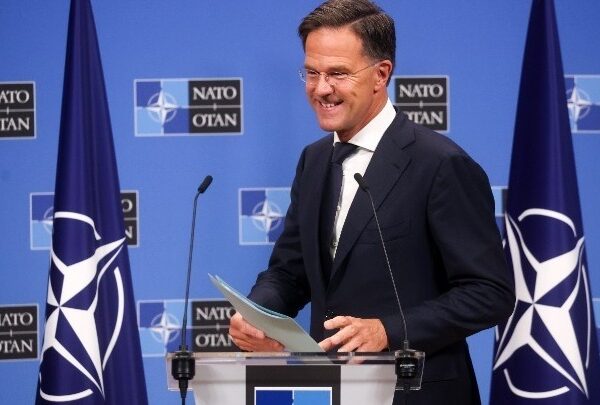 Μαρκ Ρούτε: Θα δουλέψω για να κρατήσω το δεσμό της Συμμαχίας σταθερό σα βράχο – Ποιος είναι ο νέος Γενικός Γραμματέας του ΝΑΤΟ