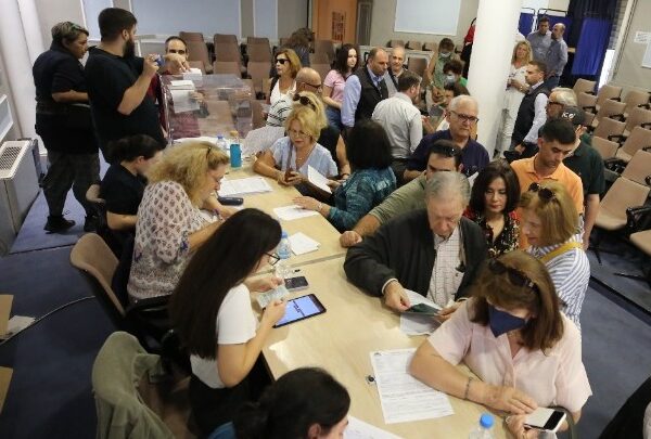Εκλογές ΠΑΣΟΚ: Παράταση της ψηφοφορίας κατά 1 ώρα – Ψήφισαν 275.375 έως τις 18:30