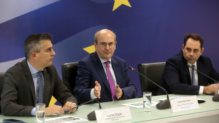 ΥΠΟΙΚ: Οι τέσσερις αλλαγές που έρχονται σε φιλοδωρήματα, τέλος επιτηδεύματος για τα μπλοκάκια,…