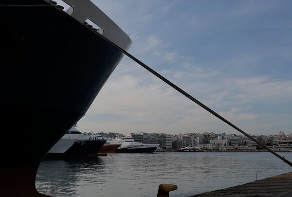 Δεμένα σήμερα και αύριο τα πλοία