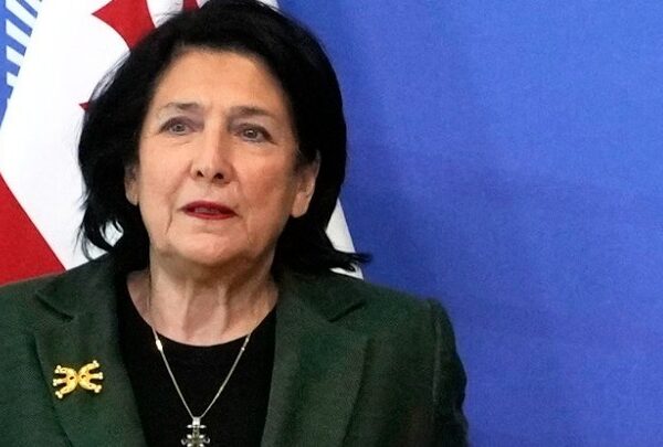 Πολιτική κρίση στη Γεωργία: Η πρόεδρος Ζουραμπισβίλι “δεν αναγνωρίζει” το αποτέλεσμα των&hellip;