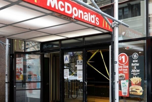 Βρέθηκε ο “ένοχος” για τη μόλυνση στα χάμπουργκερ της McDonald’s 