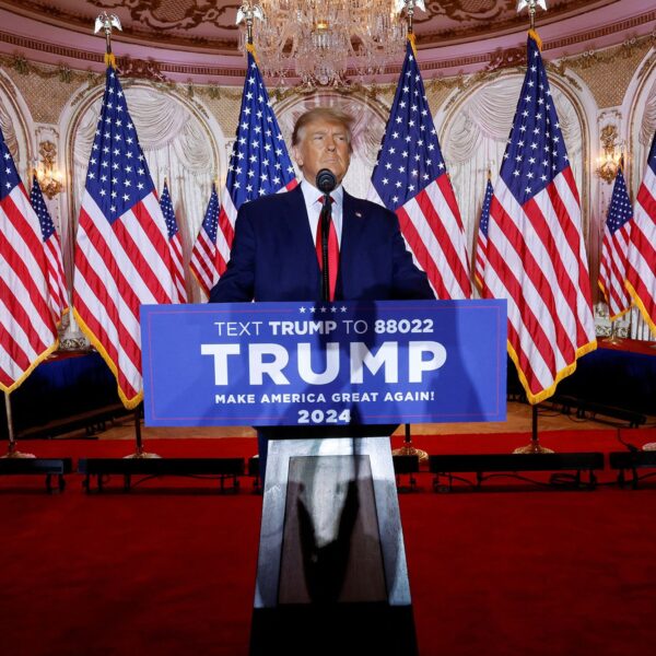 Economist: Γιατί η μισή Αμερική ψήφισε τον Ντόναλντ Τραμπ