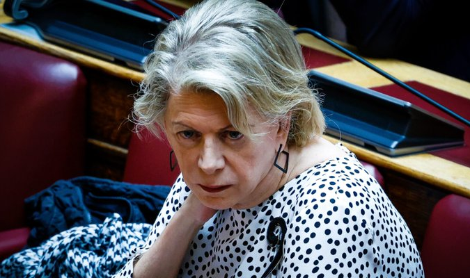 Παραμένει στον ΣΥΡΙΖΑ η Έλενα Ακρίτα: «Οι έδρες ανήκουν στο κόμμα»