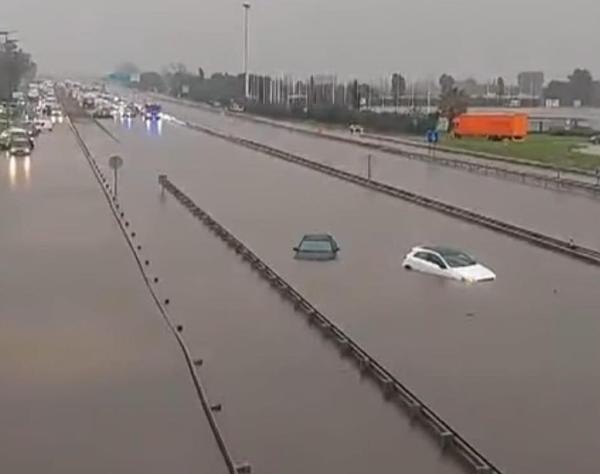 Βαρκελώνη: Μήνυμα 112 για σφοδρές βροχοπτώσεις