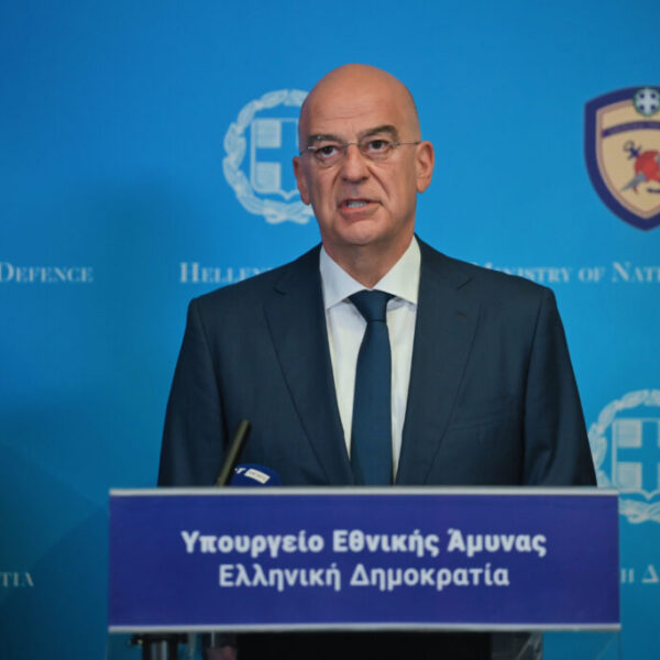 Ν. Δένδιας: Κλείνουν 137 στρατόπεδα