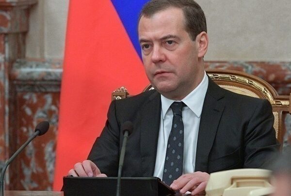 Ο Μεντβέντεφ προειδοποιεί τις ΗΠΑ ν’ αποφύγουν τον Τρίτο Παγκόσμιο Πόλεμο