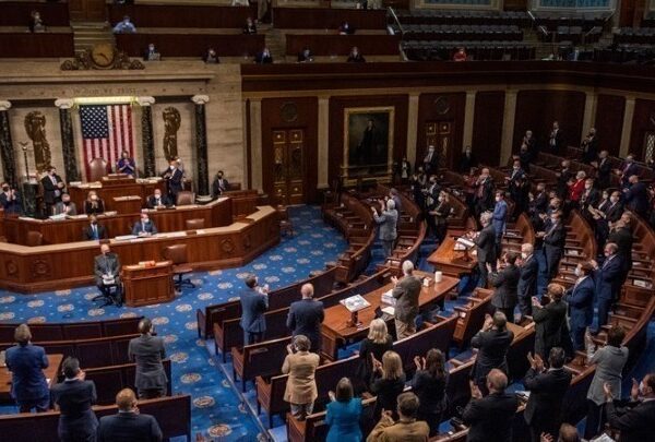 Ρεπουμπλικανική ανταρσία κατά Τραμπ για τους δασμούς στον Καναδά – Συμβολική ήττα στη Βουλή