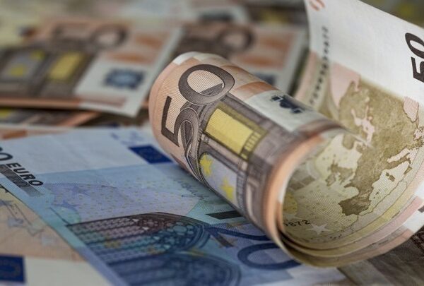 12 ερωταπαντήσεις για τον νέο μηχανισμό καθορισμού του κατώτατου μισθού